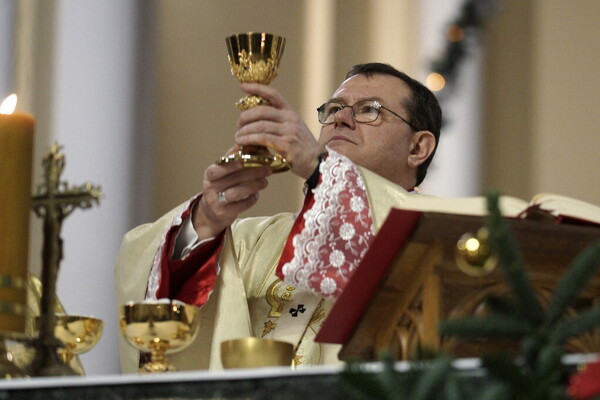 Ucraina: la sfiducia del vescovo di Mosca, "non speriamo più nella pace degli uomini"