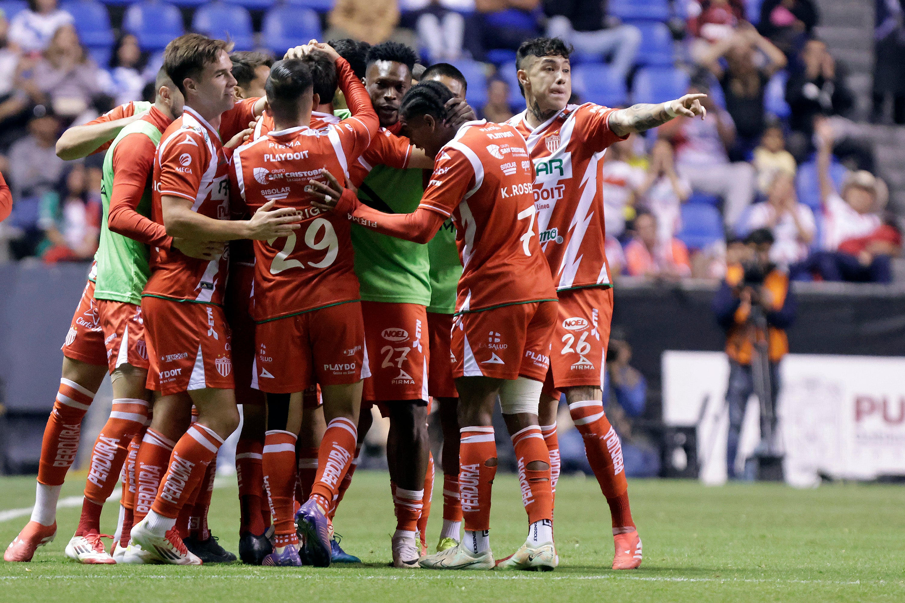 Necaxa se reconcilia con el triunfo y se impone ante Puebla