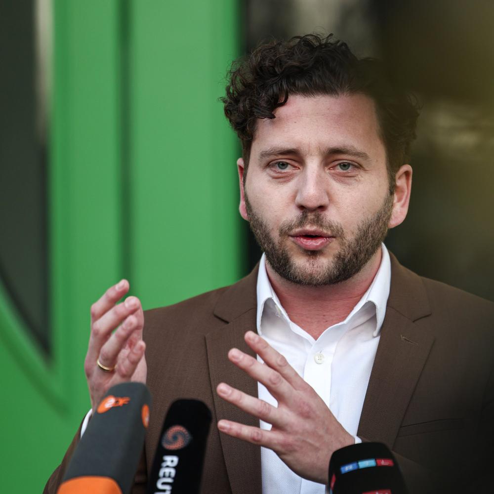 „Wir stehen wie das Kaninchen vor der Schlange“: Banaszak sieht ...