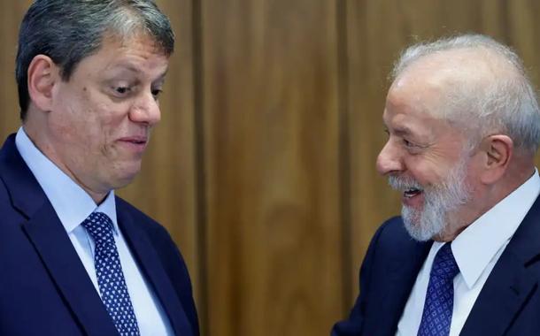 Folha mergulha de cabeça na campanha de Tarcísio e o retrata como o presidenciável 