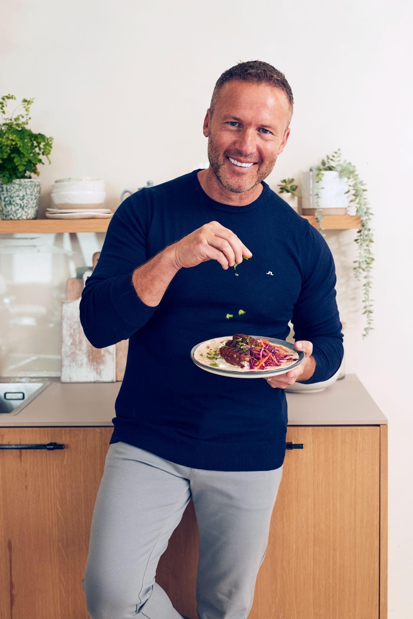 Mit 42 Jahren schaffte es dieser vielbeschäftigte Vater zum Sixpack – so hält er seit einem Jahrzehnt seine Form