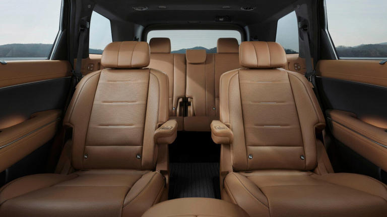 Hyundai's biggest SUV, the Palisade, gets a hybrid powertrain with ...