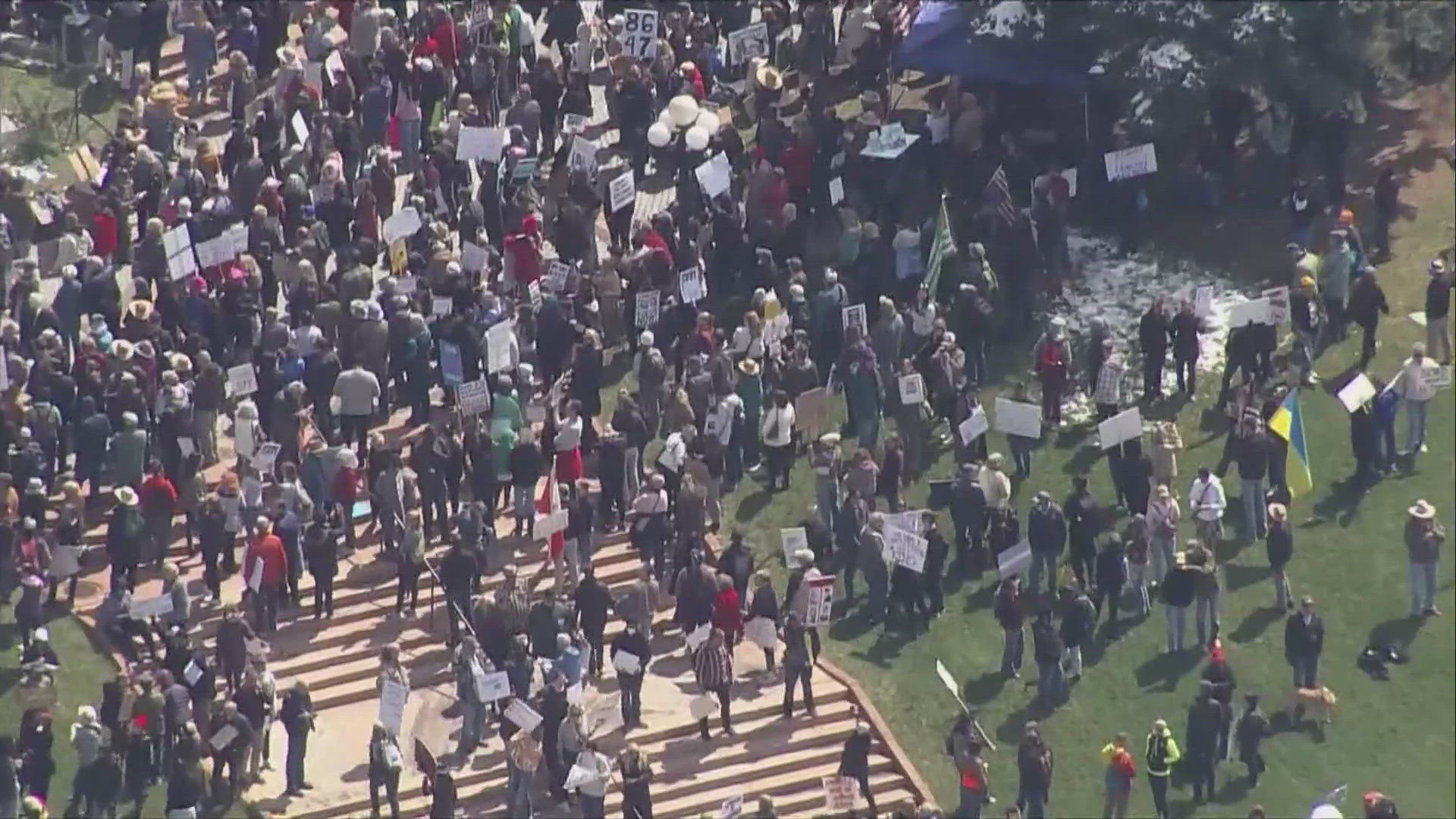 US protests demand change over Trump's alleged constitutional violations