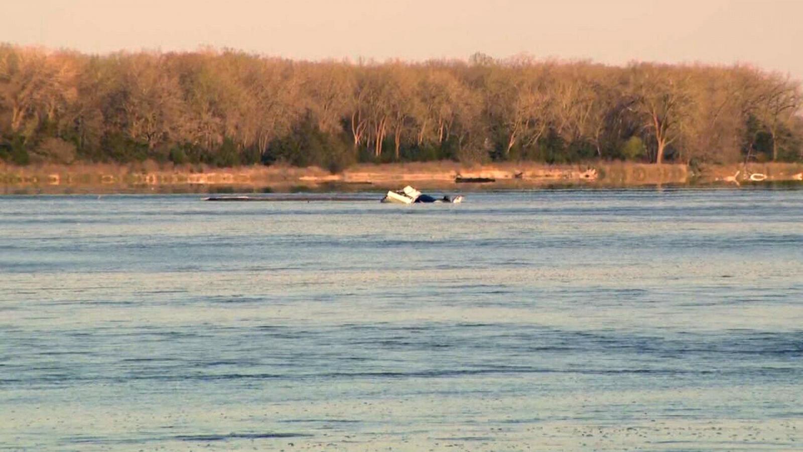 3 dead after small plane crashes into Nebraska river