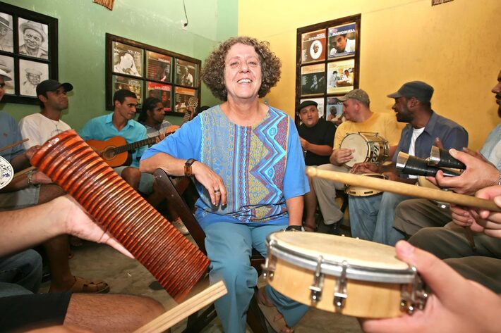 Cristina Buarque e o Grupo Terreiro Grande; artista era sambista Foto: