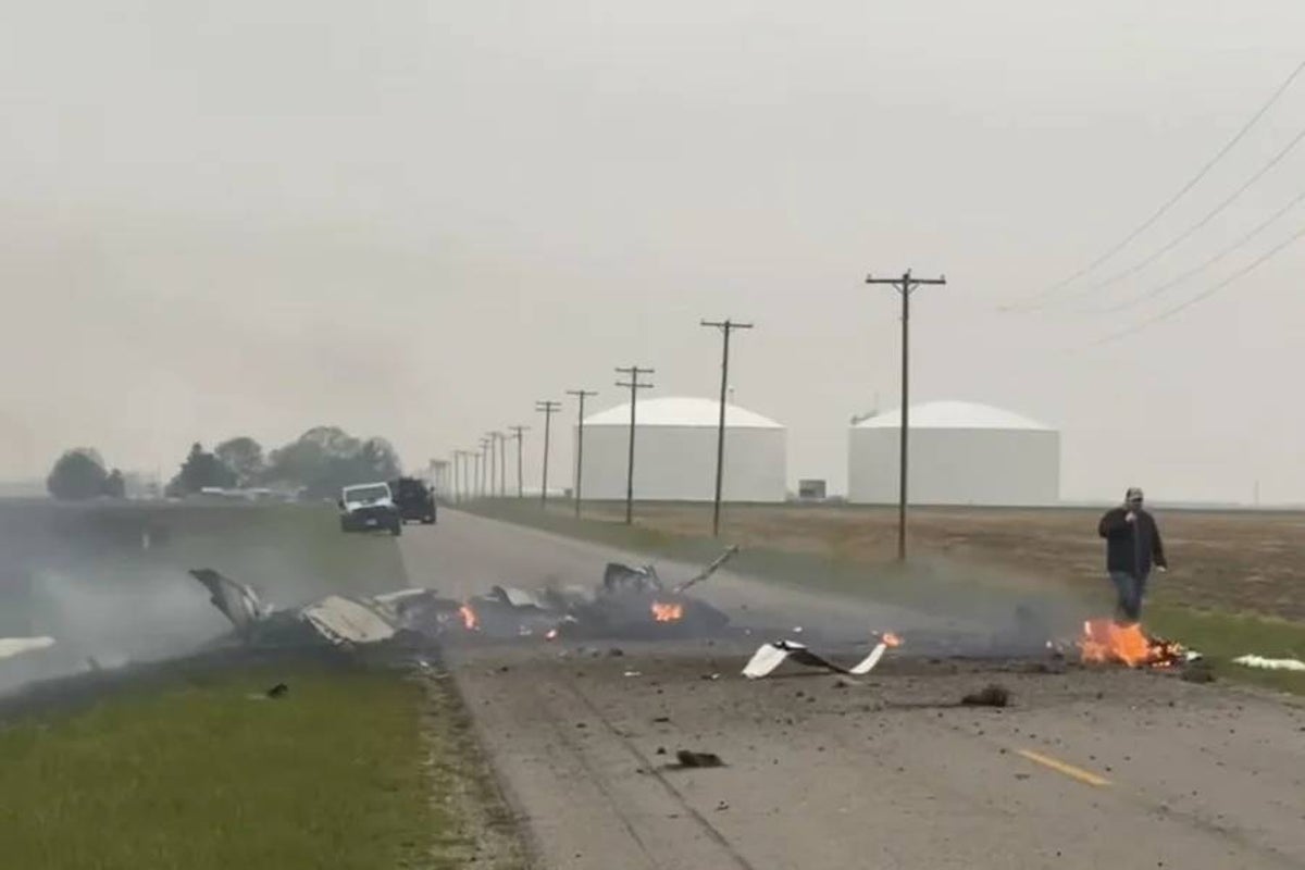4 killed as small plane hits power lines and crashes in Illinois