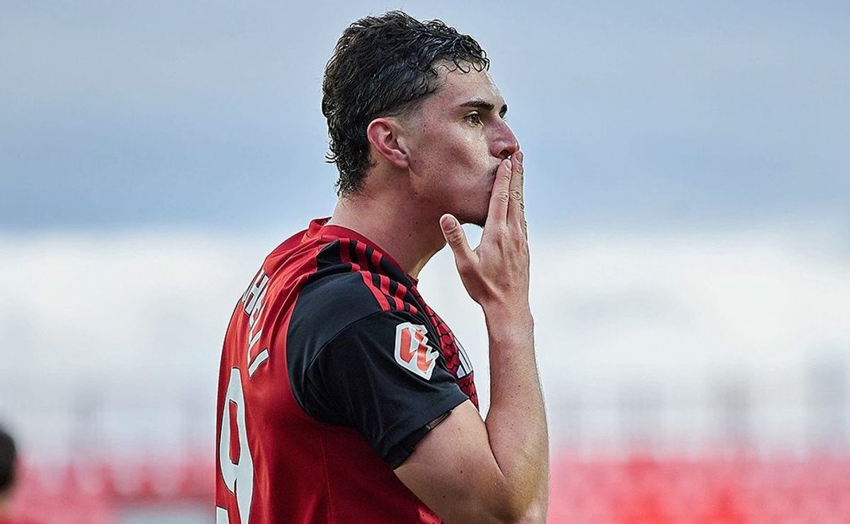 Fue goleador en Reserva, se fue libre de River y hoy la rompe en España