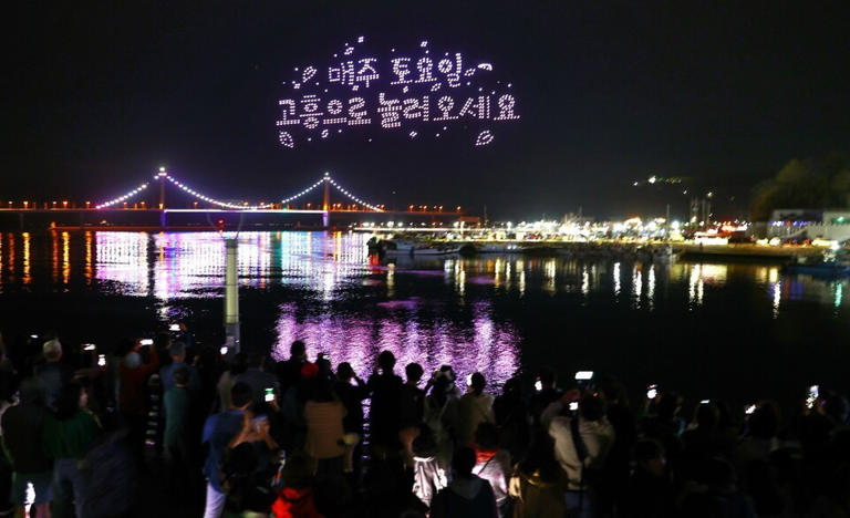 2025 고흥 녹동항 드론쇼 공연 장면