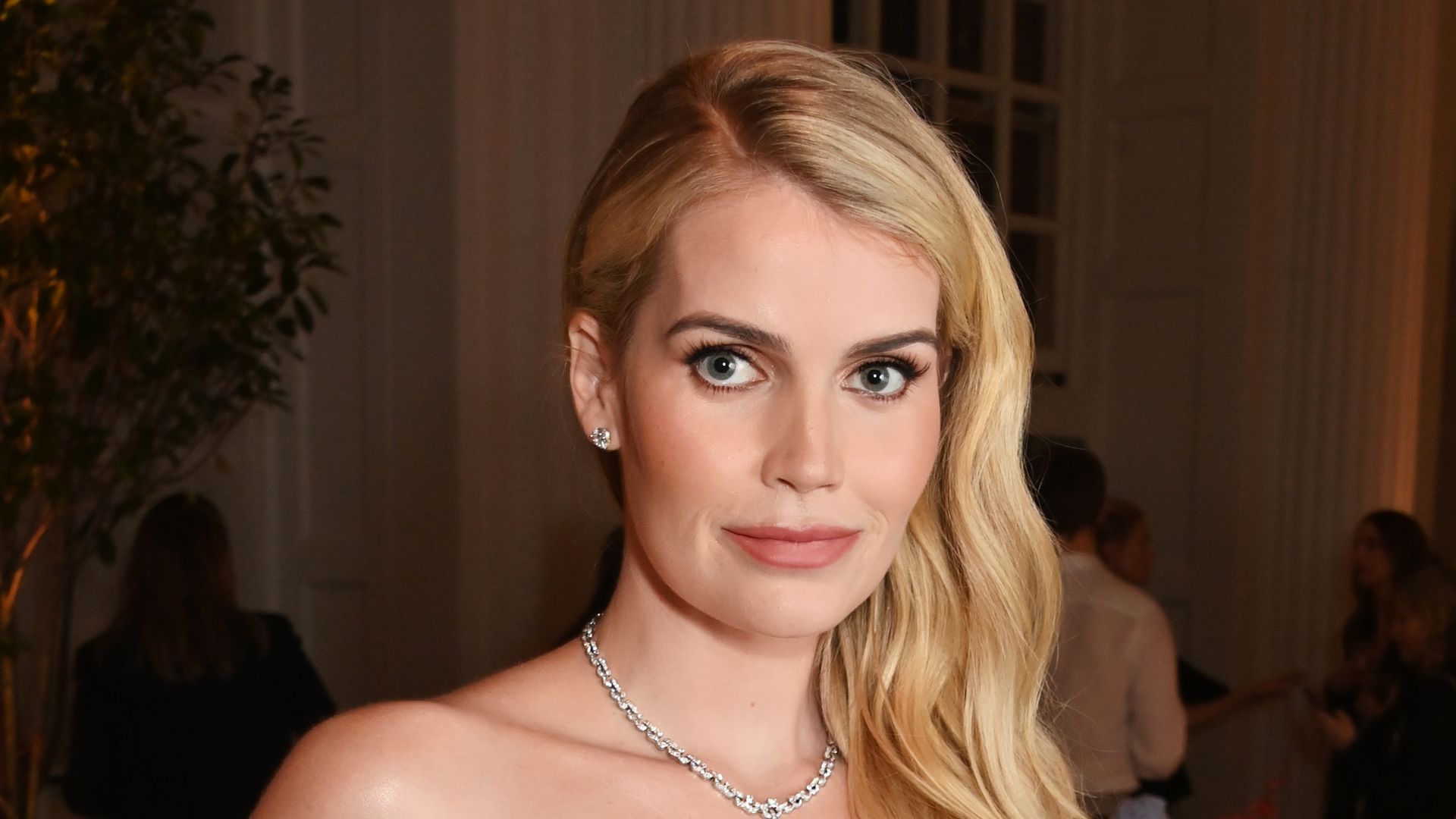 Lady Kitty Spencer shares rare photo of daughter Athena see her(02)