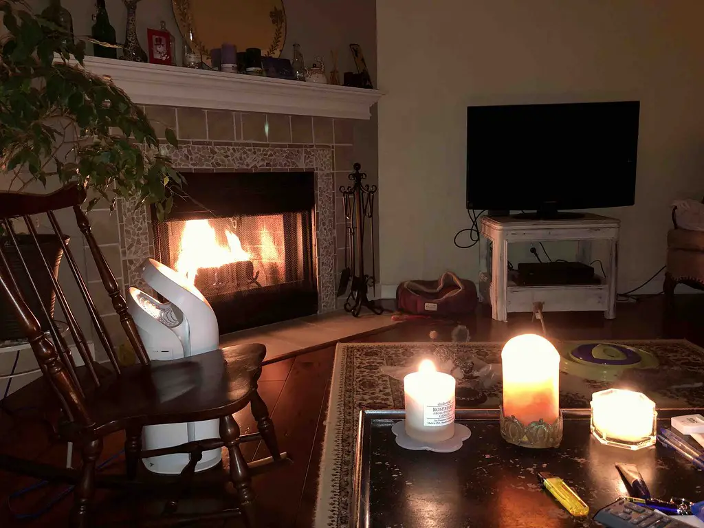 15 Things Homeowners Secretly Judge You For When They Visit