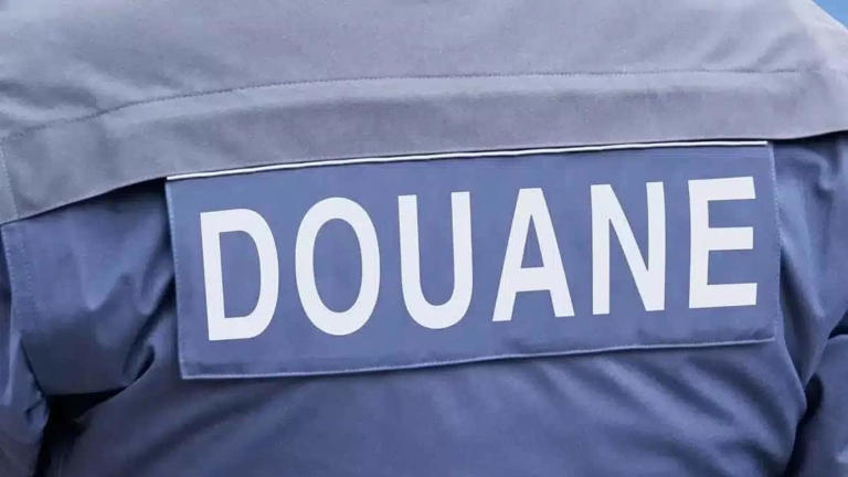 Algérie : impressionnante saisie des douanes sur un passager vers la France ( vidéo )