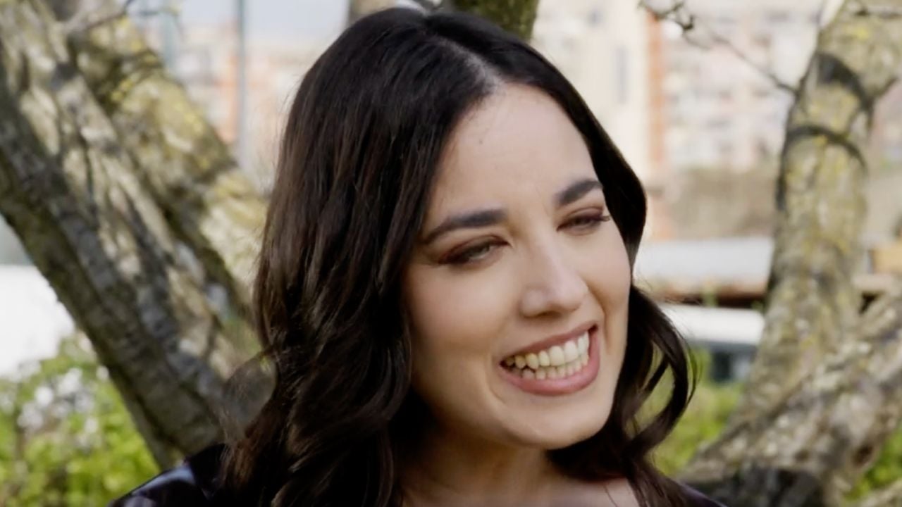 Un Posto al Sole Anticipazioni 22 aprile 2025: Manuela ritrova il sorriso. Una sorpresa le cambia la vita!