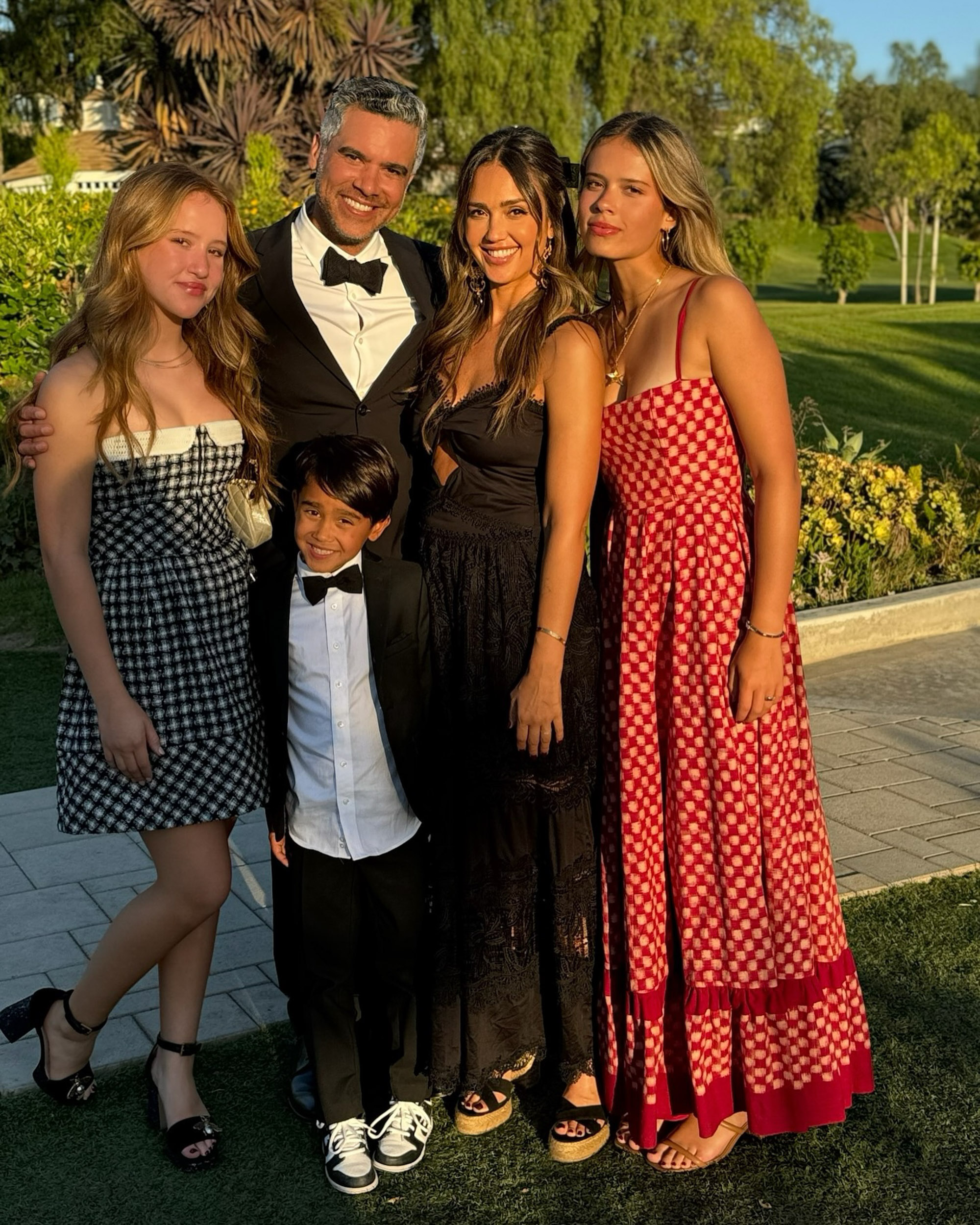 Jessica Alba reunites with estranged husband Cash Warren for family