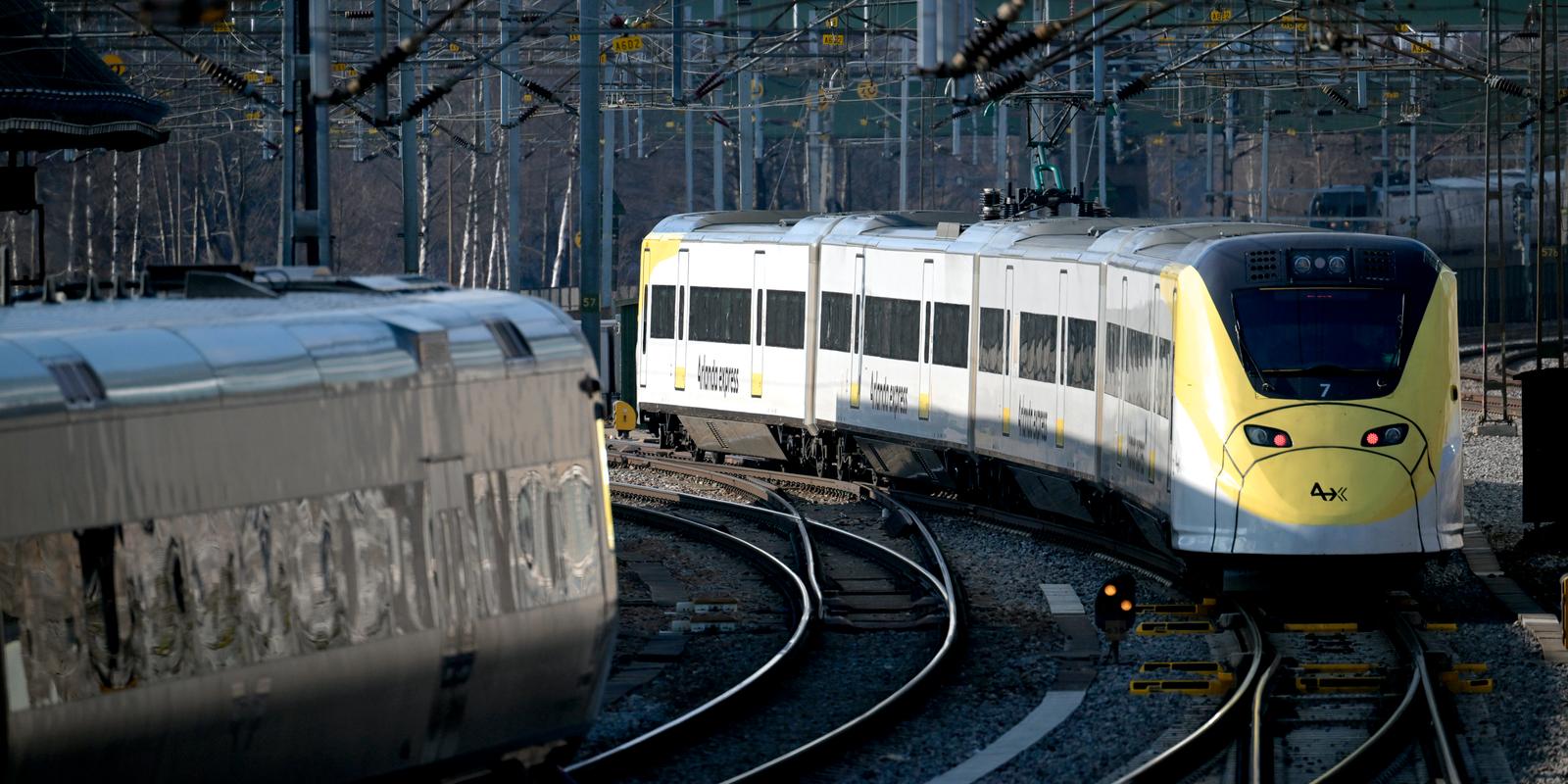 stopp-f-r-arlanda-express-och-pendelt-g-efter-olycka