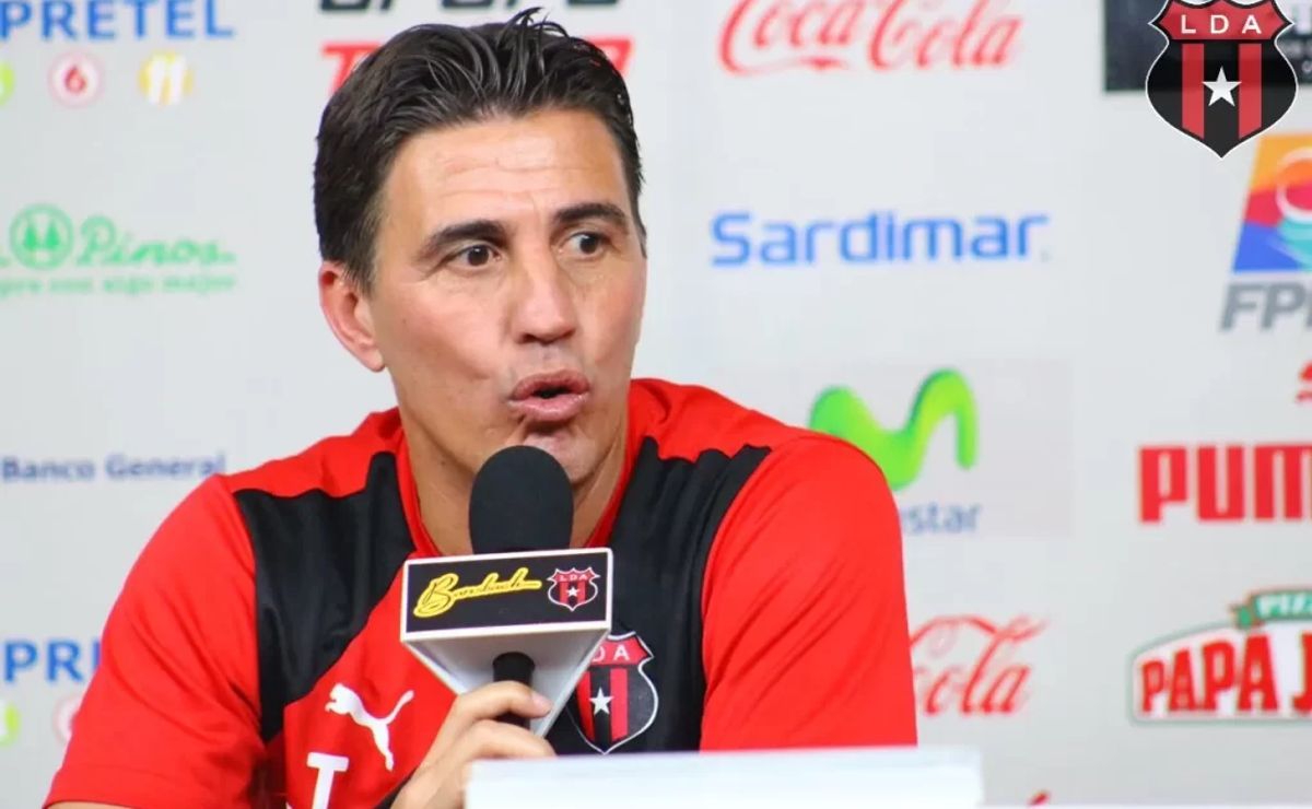 No le creo”: Pablo Izaguirre habla de la llegada del Machillo Ramírez a  Alajuelense y expone a Javier Santamaría