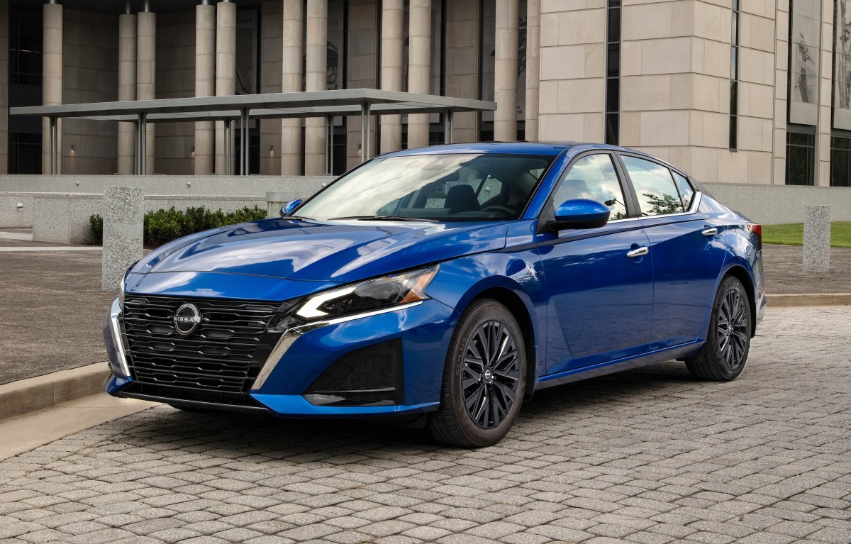 2025 Nissan Altima December lease deals could make you skip the Camry