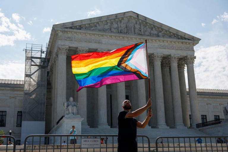 Kim Davis' Supreme Court Case: Could It Change Everything For Lgbtq+ Couples? - giect1a