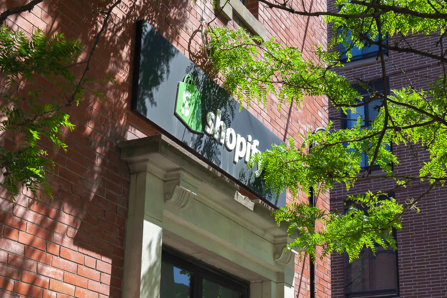 Cyber Monday chaos: Shopify outage disrupts transactions for some merchants