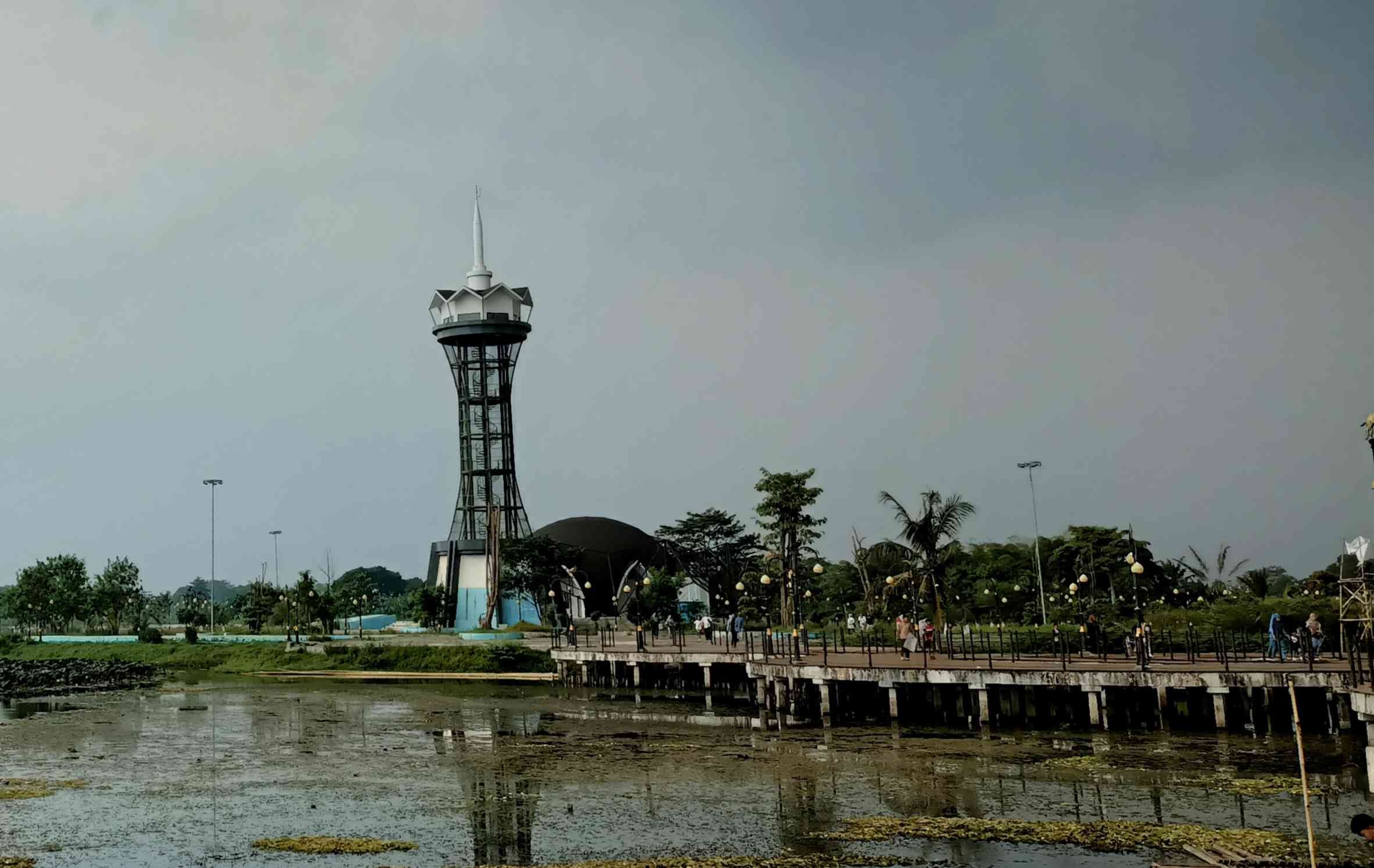 Menjelajahi Pesona Situ Bagendit: Petualangan antara Legenda, Kekayaan Lokal, dan Daya Tarik Wisata