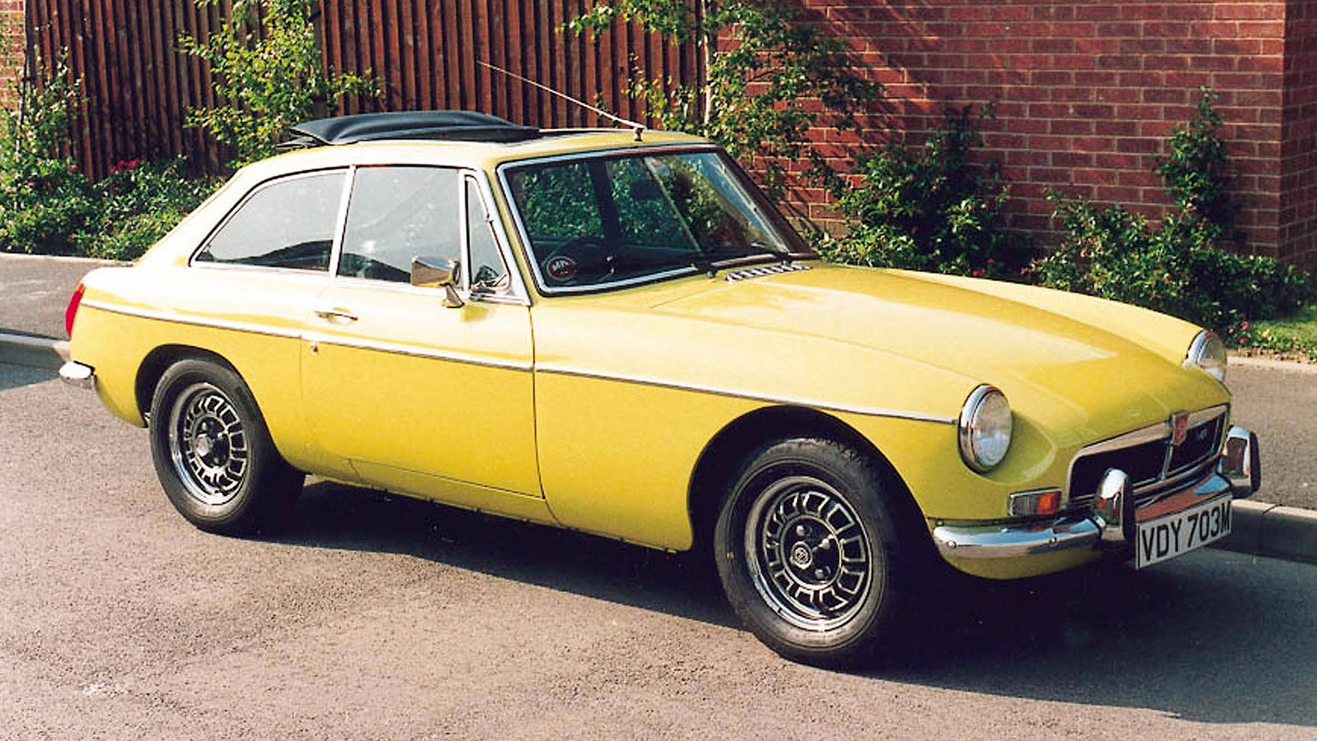 14 classic cars with a Rover V8