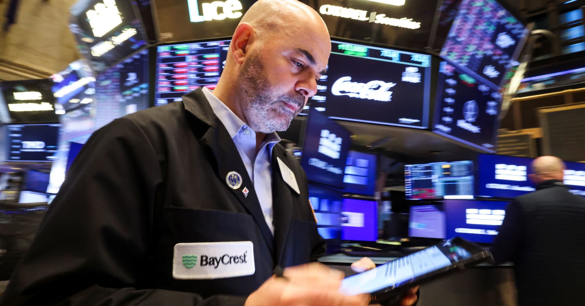 10-year Treasury yield is little changed as investors weigh latest ...