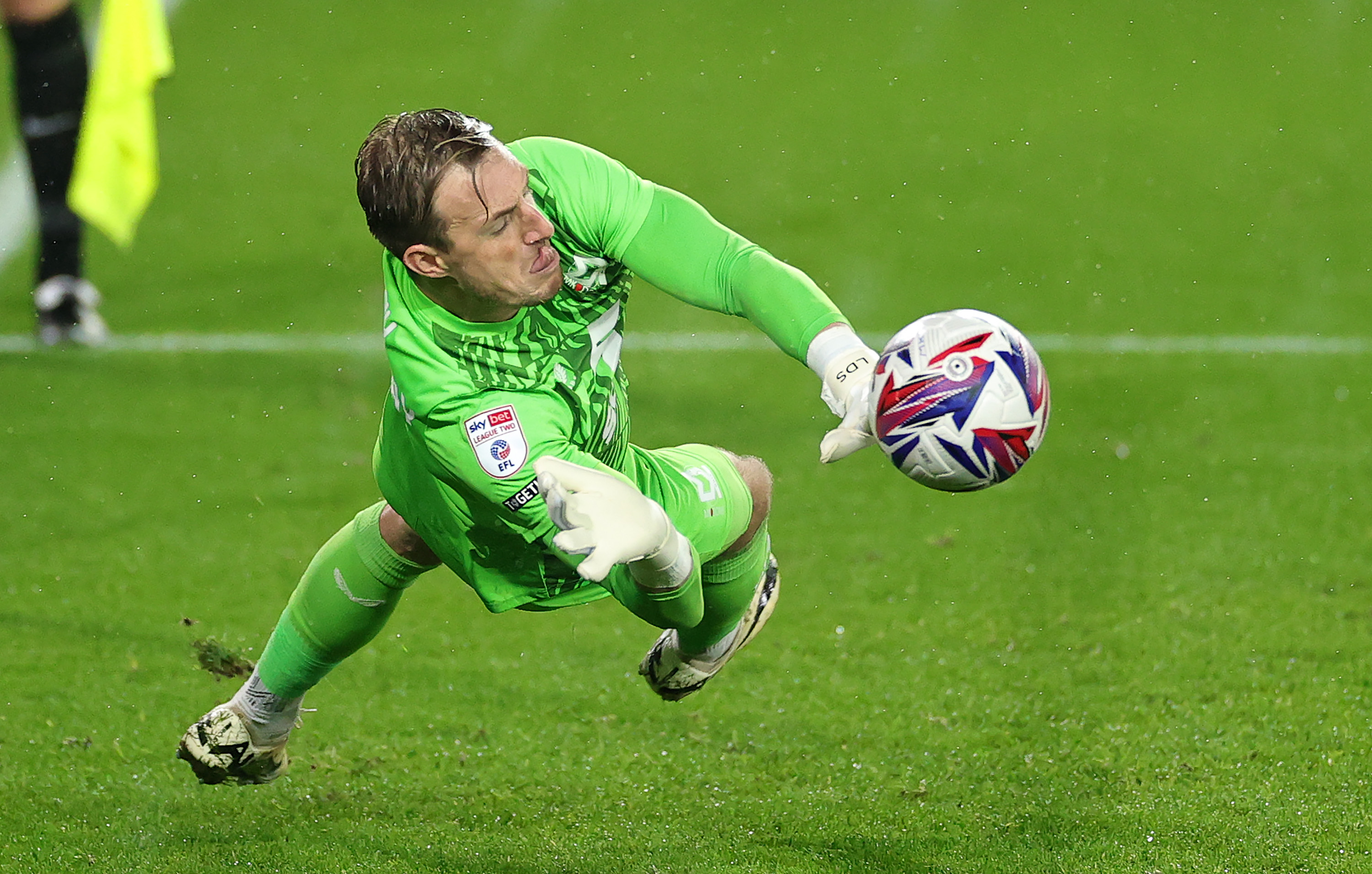 MacGillivray to remain as Dons trigger contract option and confirm ...