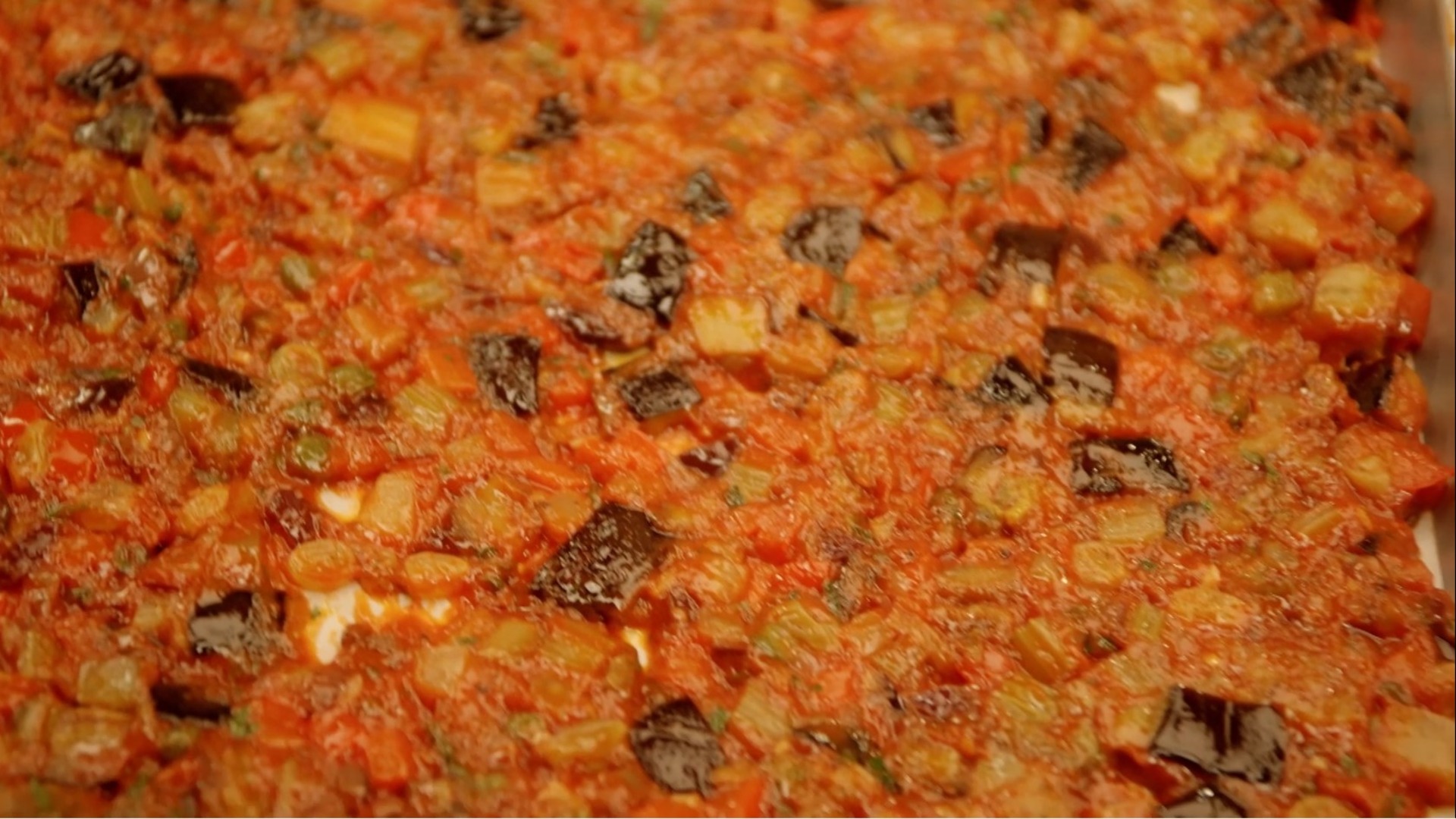 Leckere Caponata mit geschmortem Sommergemüse