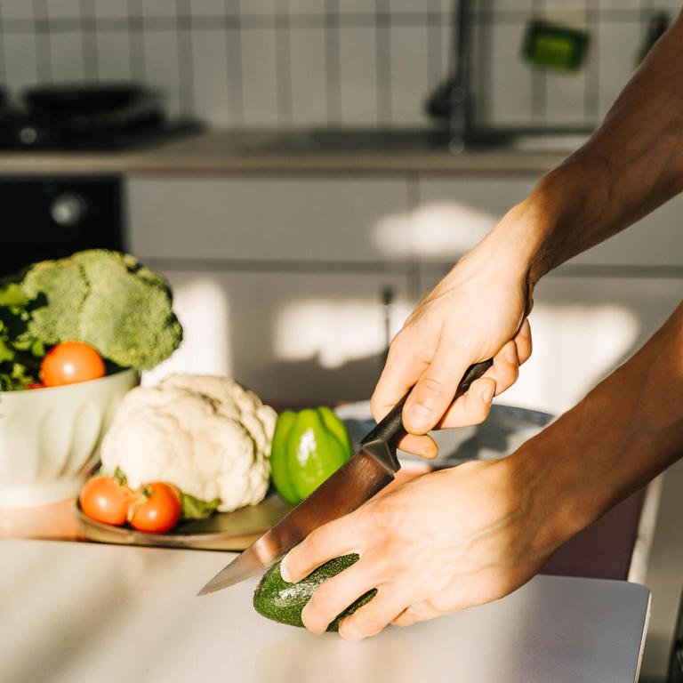Dietitians react to the &quot;people kibble&quot; trend of meal prepping