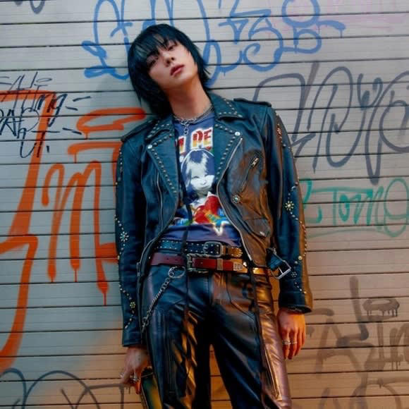 BTS ジン、長髪＆黒ネイルで大胆イメチェン！2ndミニアルバム