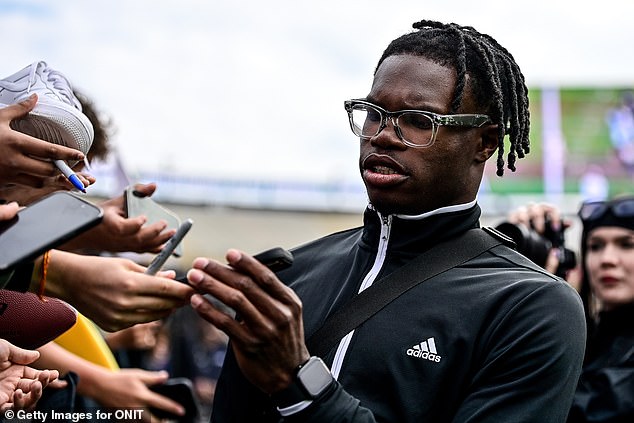 Travis Hunter gets bombshell news on father's drug and gun charges days  before NFL Draft