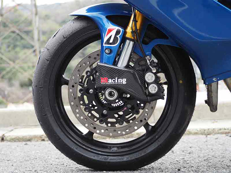 マジカルレーシングのキャリパークーリングダクトに CBR250RR マジカルレーシングのキャリパークーリングダクトに CBR250RR