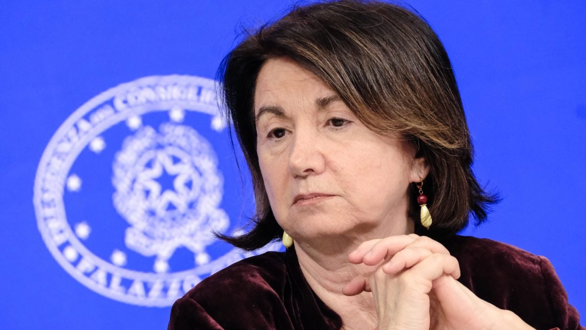 Non disturbiamo i padri, i figli sono un “problema” da donne: così Roccella offende anche gli uomini