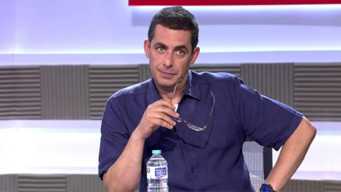 Antonio Naranjo pierde los papeles cuando le mencionan a Ayuso fuera de  Telemadrid: "Me levanto y