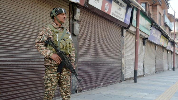 'Heartbreaking to see exodus of guests': Omar Abdullah says working to clear all stranded vehicles
