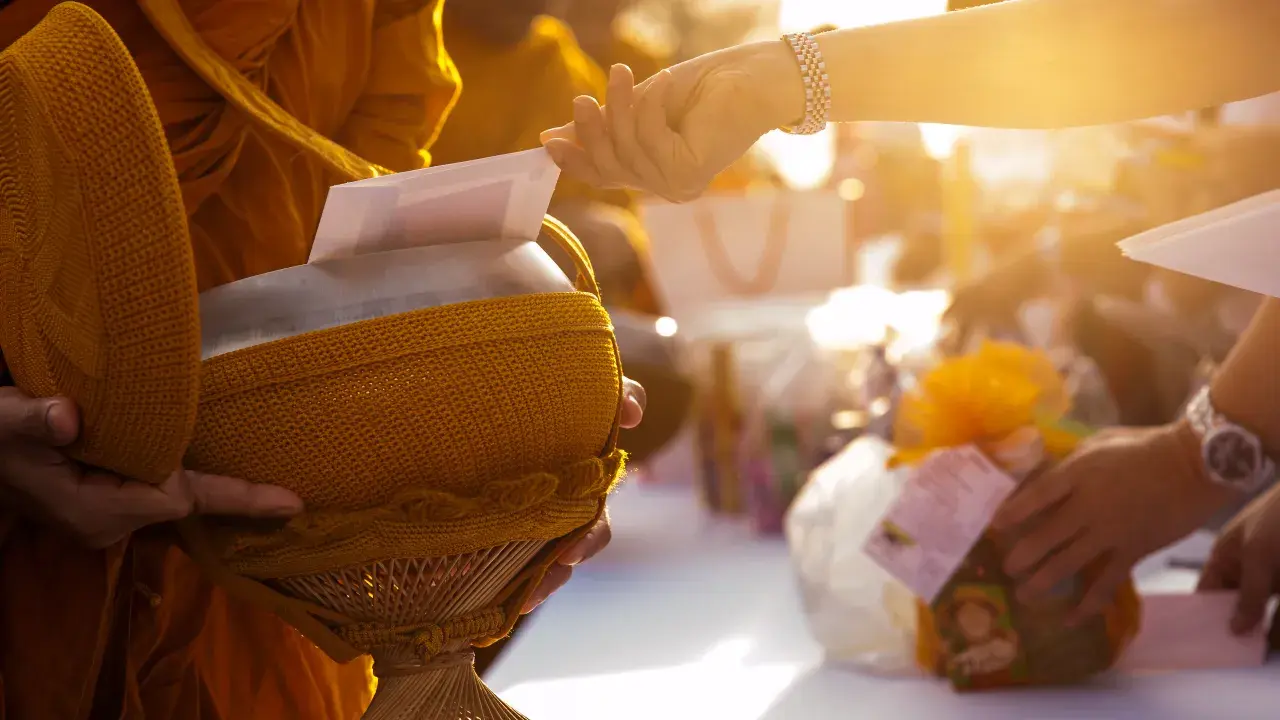 .วันพระเดือนพฤษภาคม 2568 วันไหน เตรียมทำบุญวิสาขบูชา เสริมบารมี.