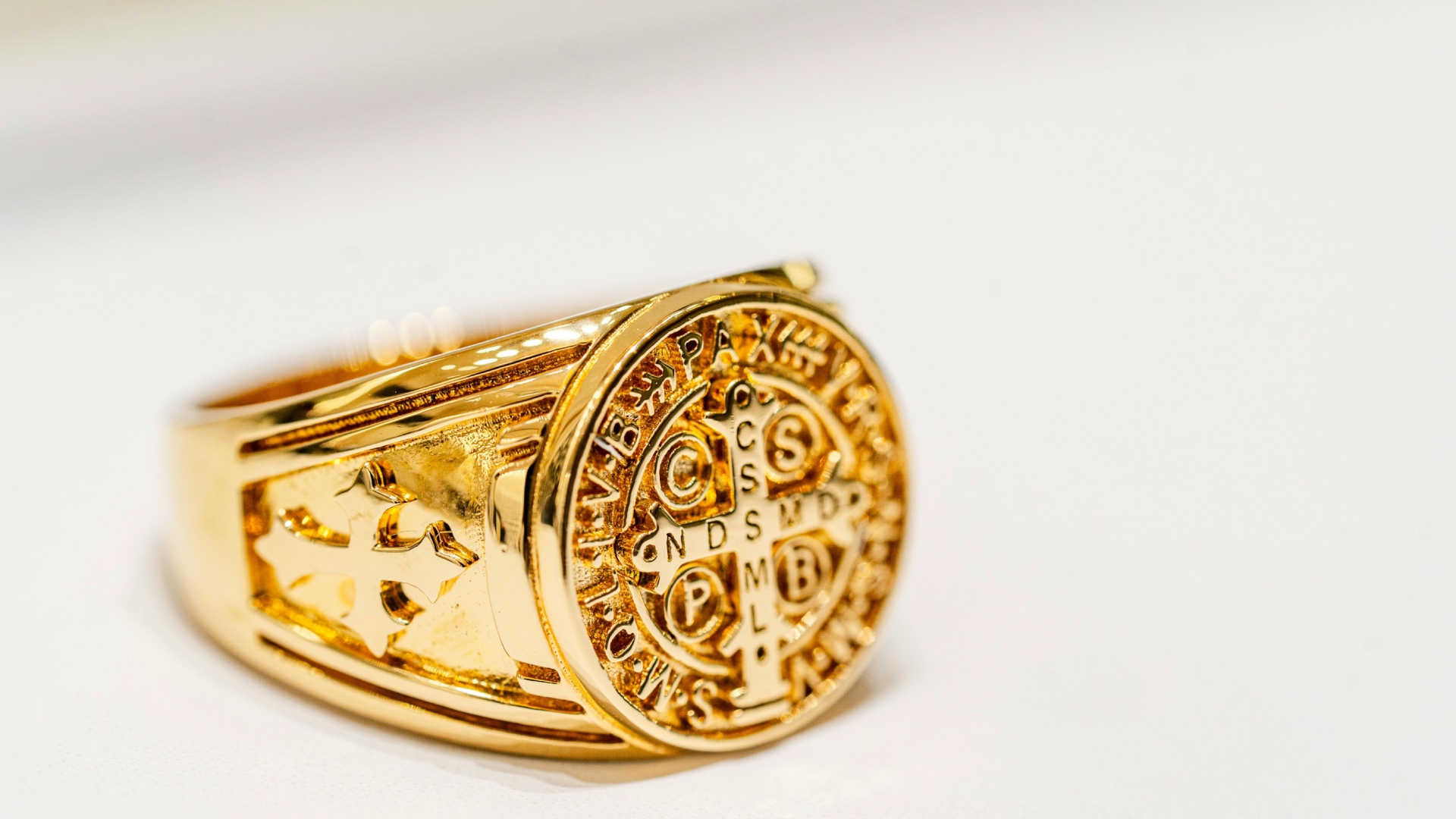 Pope Francis's ring destroyed, the astonishing tradition