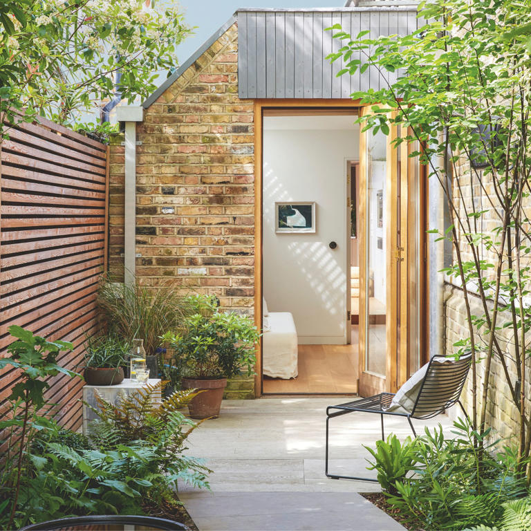 7 side return garden ideas to make the most of this overlooked outdoor ...