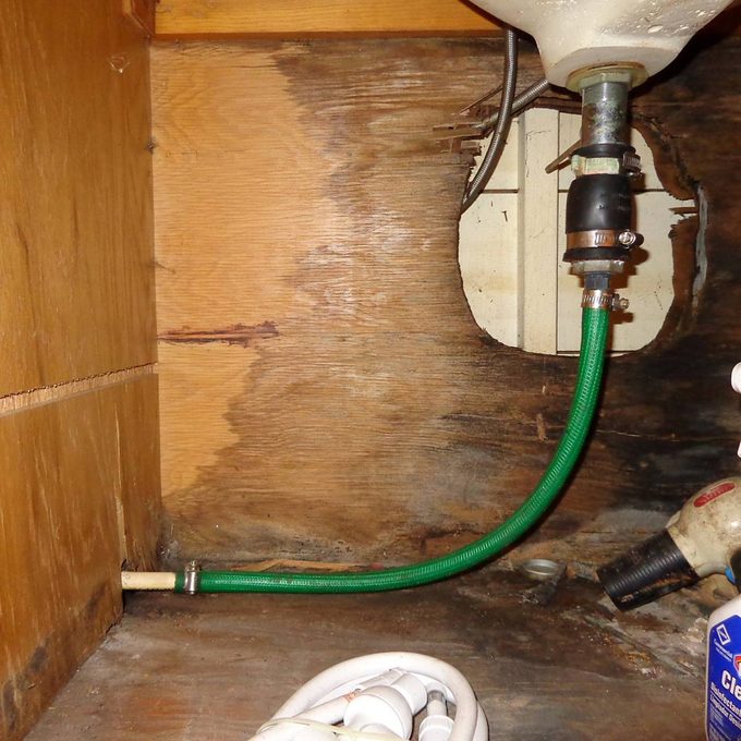 Garden-hose-drain-at-sink-1200×1200