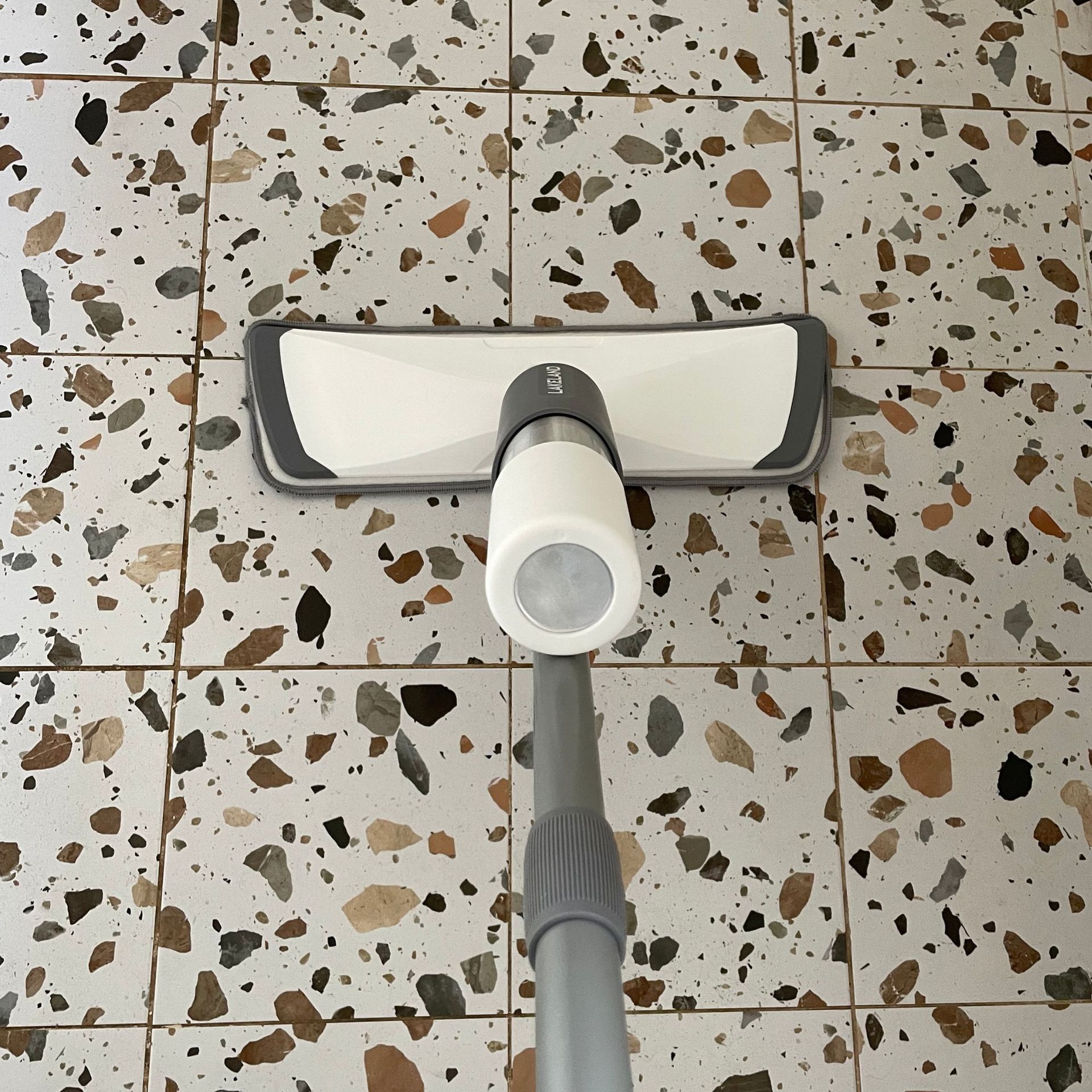 Experts warn that these 5 mopping mistakes are making your floors