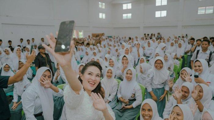 Sherly Laos Luncurkan Hotline Curhat untuk Siswa dan Guru di Maluku Utara Mulai 2 Mei 2025