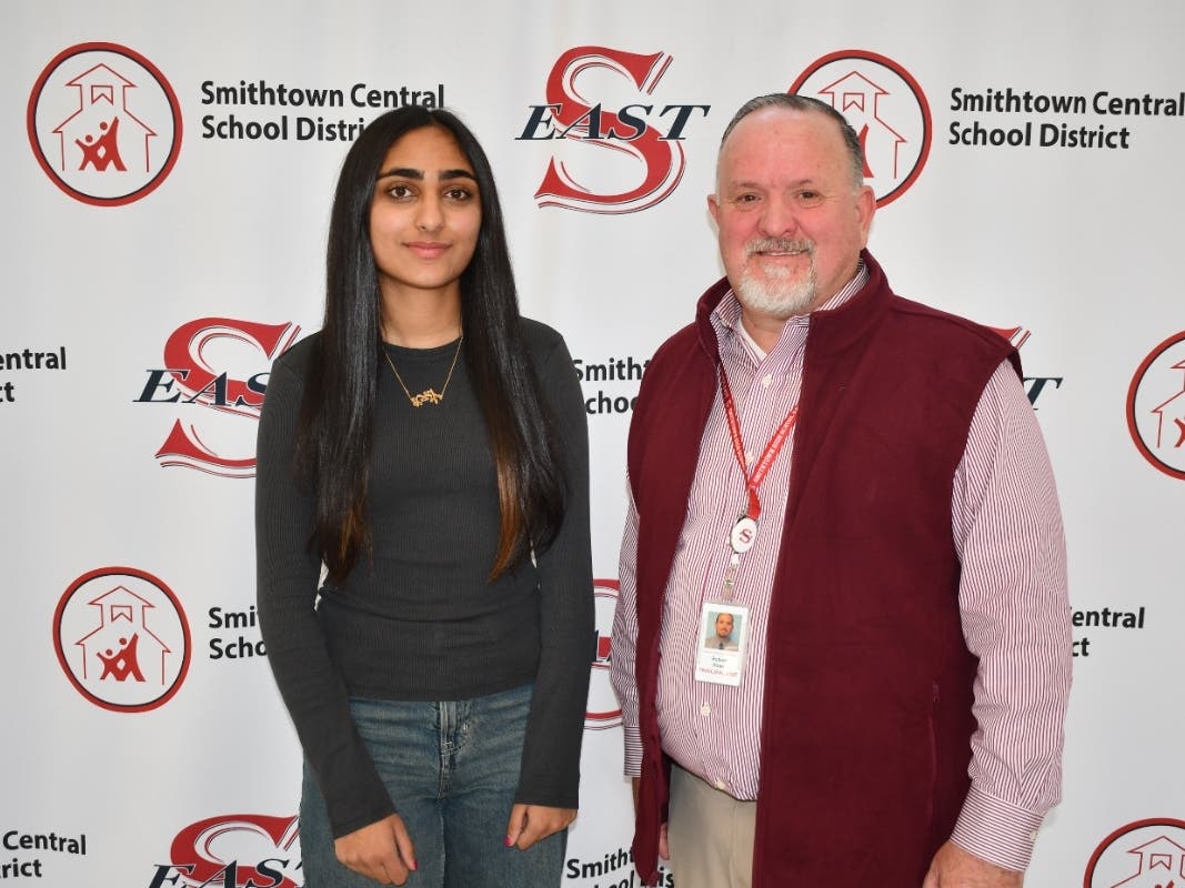 smithtown-hs-east-students-select-commencement-speaker