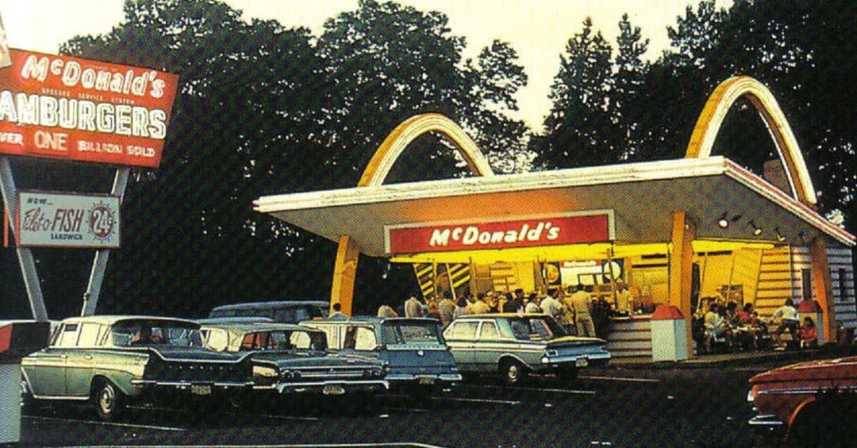 21 Photos that Showcase the Evolution of McDonald's Drive-Thru