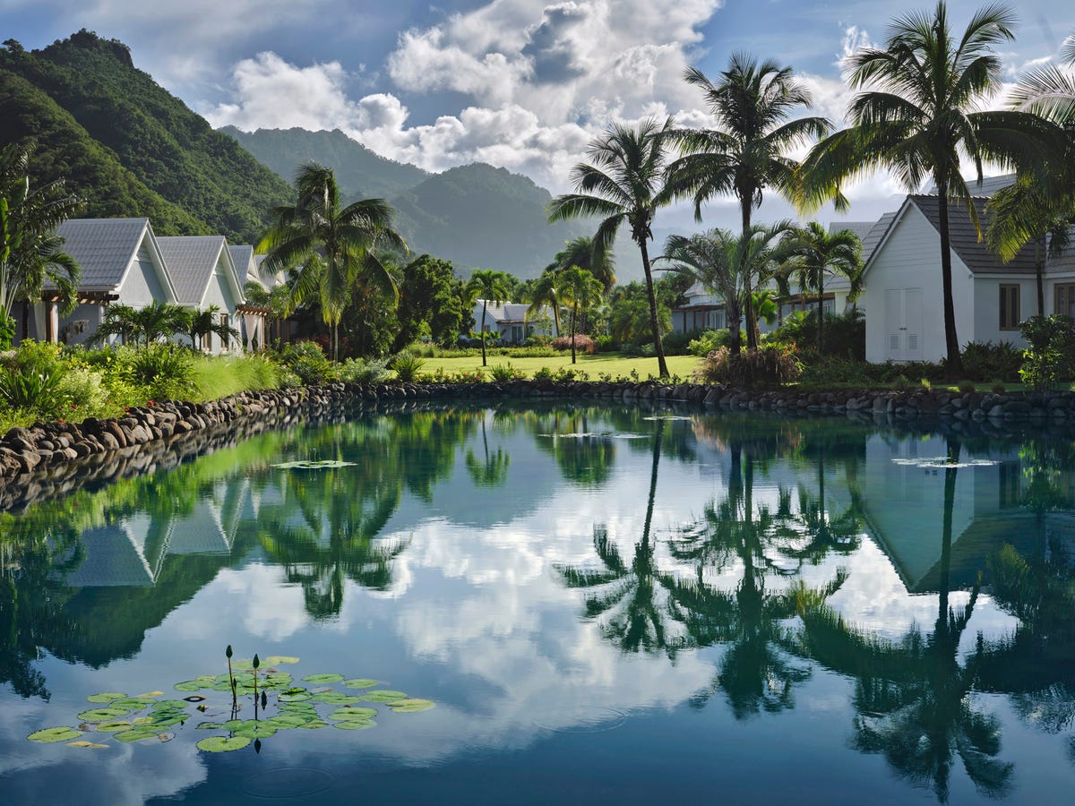 Step into This Resort's Oceanfront Arrival Like a Guest in "The White Lotus"