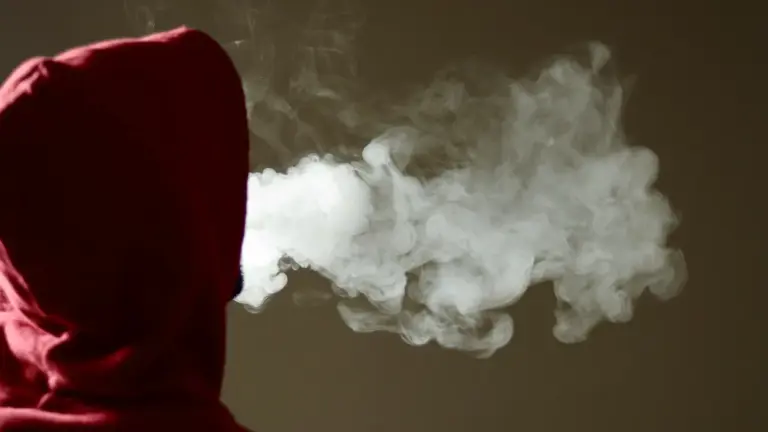 .รัฐบาลปราบ “บุหรี่ไฟฟ้า” ต่อเนื่อง ย้ำมีความผิด พบยอดจำหน่าย-ผู้เสพลดลง 80%.