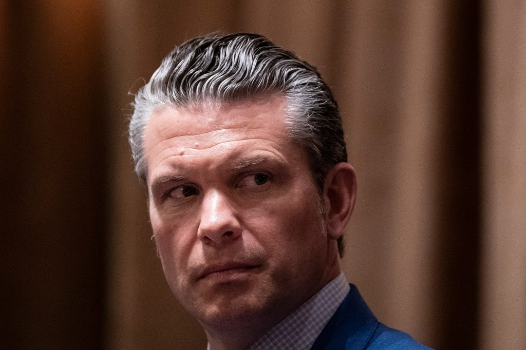 Pete Hegseth Is Reportedly Building a Makeup Studio in the Pentagon(02)