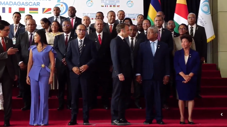 À Madagascar, les présidents Azali et Macron s'opposent sur l'entrée de Mayotte dans la COI