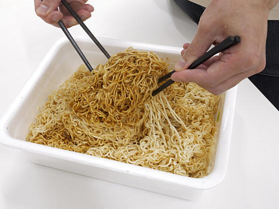 4133kcalの超デカ盛り焼きそばにニンニクを大量投入して換気せず 4133kcalの超デカ盛り焼きそばにニンニクを大量投入して換気せず