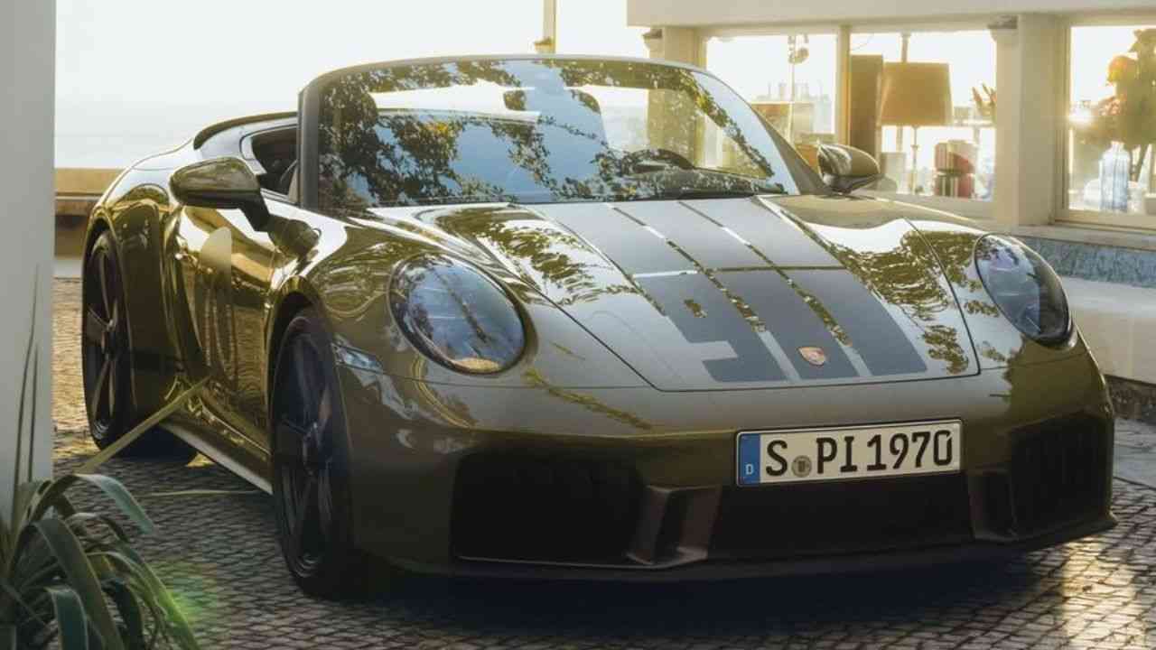 昭和レトロ　可堂　ポルシェ ポルシェ、レトロデザインと専用ハイブリッドエンジンを搭載した911の