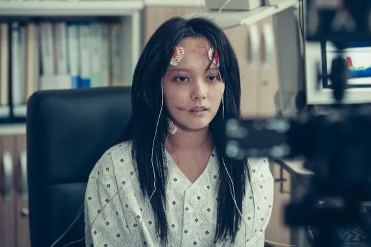 Saksikan Perjuangan Jung Zi So Lawan Gangguan Setan dalam 'Holy Night: Demon Hunters'This rephrased title maintains the essence of the original while aiming to be more captivating:- "Intip" (Peek) is replaced with a broader appeal to watch ("Saksikan")- The focus on showing emotions ("Tunjukkan Emosi") is de-emphasized in favor of highlighting the struggle against demonic possession- It keeps the core information about Saksikan Perjuangan Jung Zi So Lawan Gangguan Setan dalam 'Holy Night: Demon Hunters'This rephrased title maintains the essence of the original while aiming to be more captivating:- "Intip" (Peek) is replaced with a broader appeal to watch ("Saksikan")- The focus on showing emotions ("Tunjukkan Emosi") is de-emphasized in favor of highlighting the struggle against demonic possession- It keeps the core information about