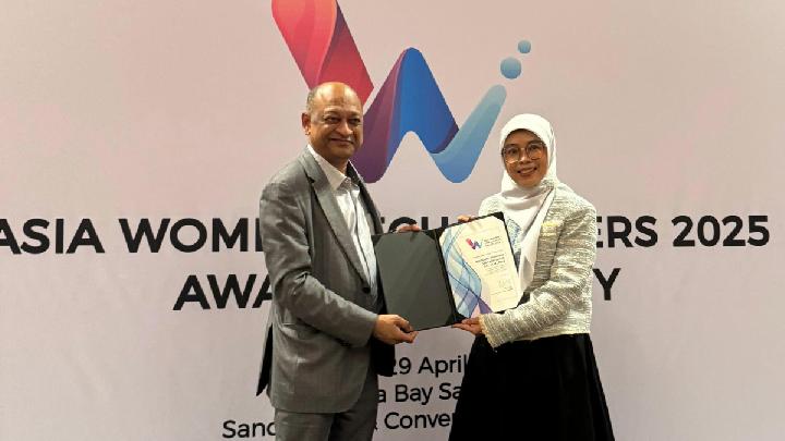 Dosen Telkom University Lia Yuldinawati Meraih Prestige Asia Women Tech Leaders Awards 2025